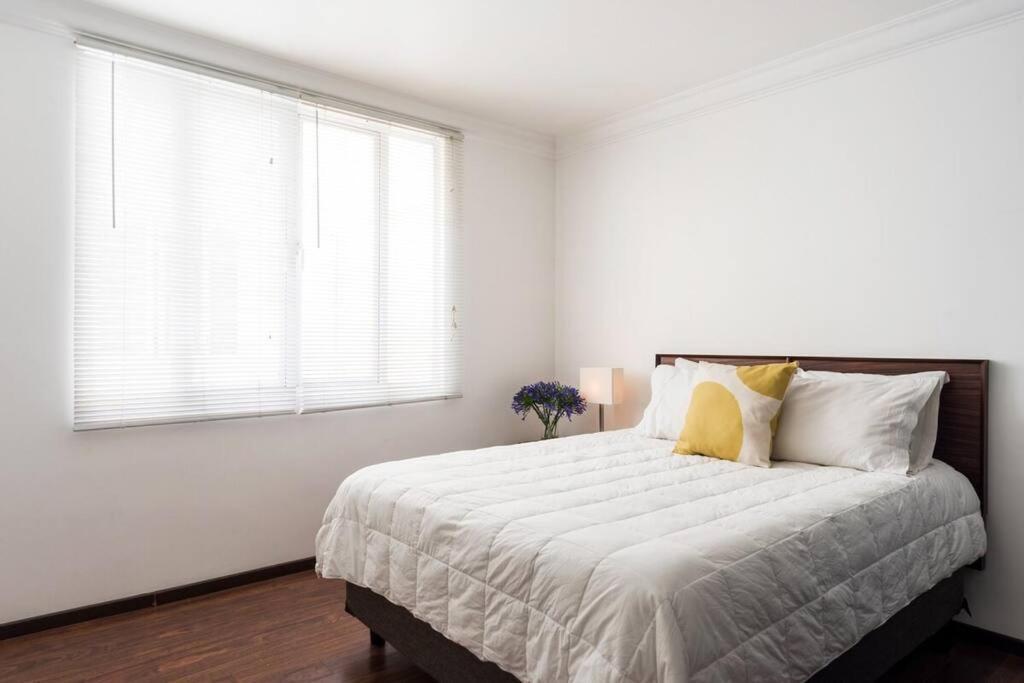 Condesa Residence 7 Stylish 2 Bedroom, 1 Bathroom Residence Accentuating Expansive Interiors Mexico By Eksteriør billede